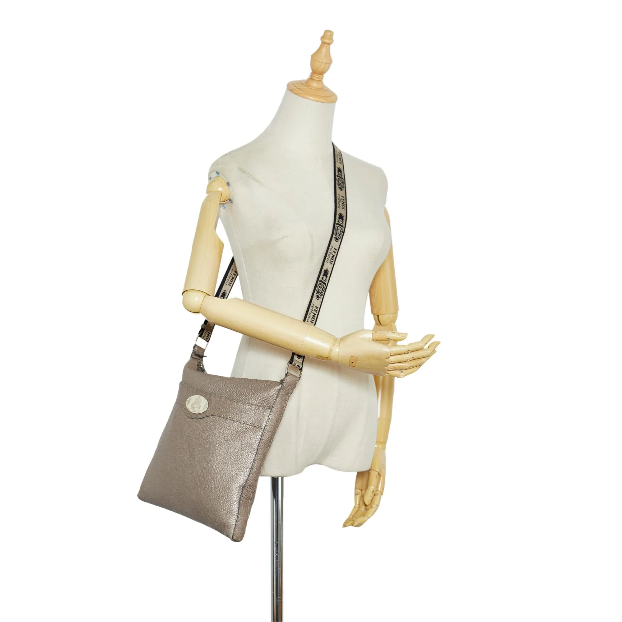 Fendi Selleria Crossbody (SHG-sFkHH8)