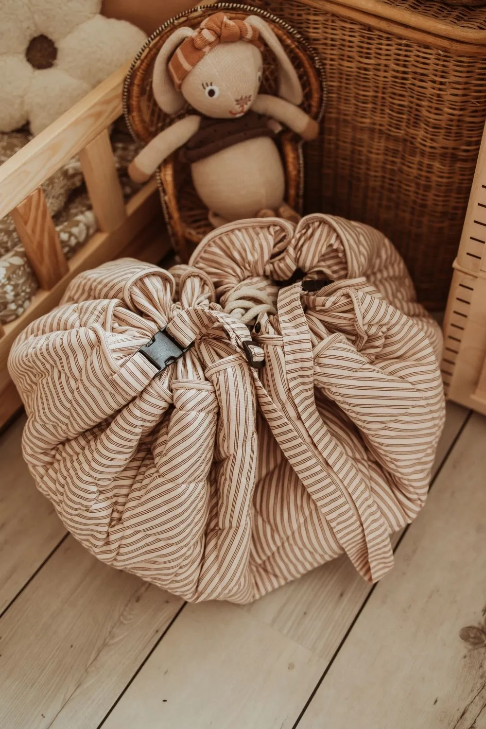 Stripes Brown organic babymat