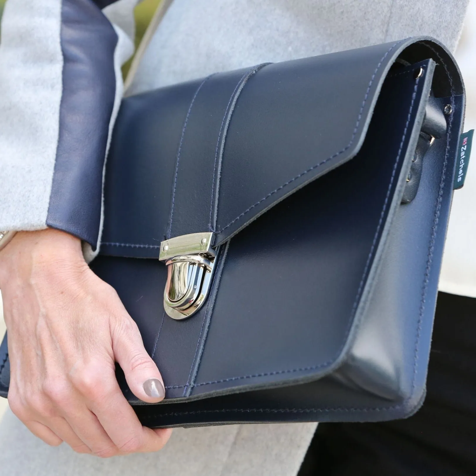 The Daily - Leather Shoulder Bag in Ivy Green